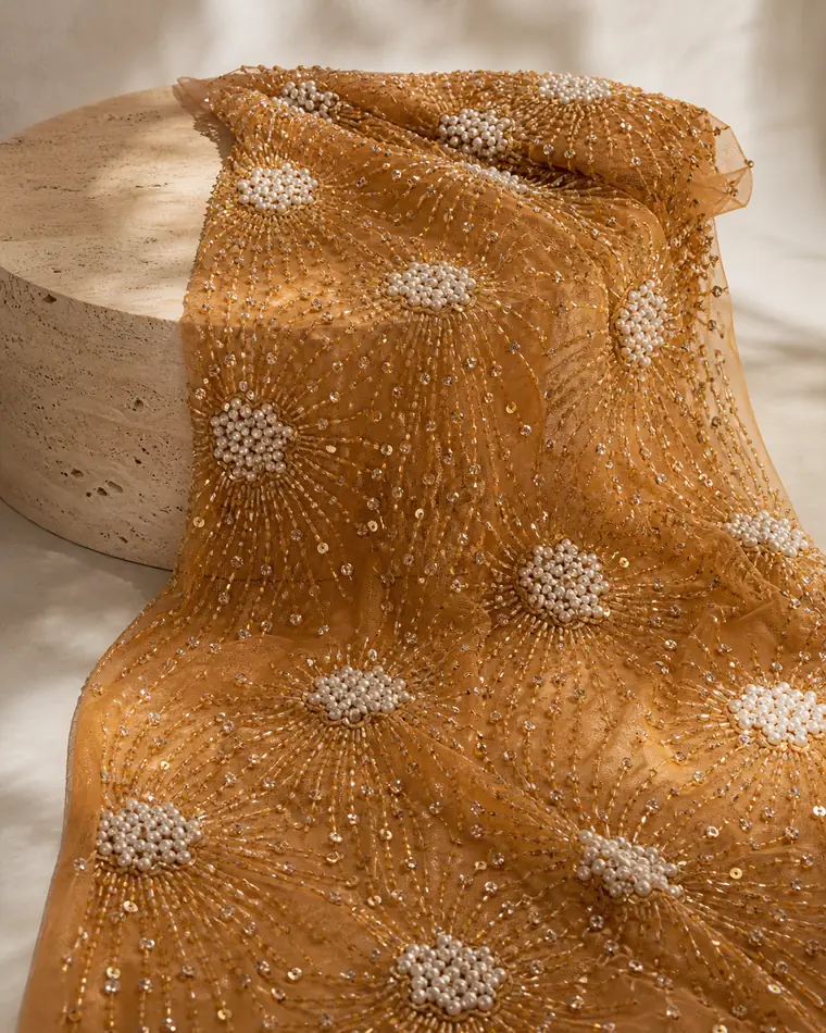 Perlage sur tulle séquinée